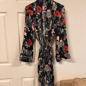 Banana Republic Black Floral Women's Robe, size Medium